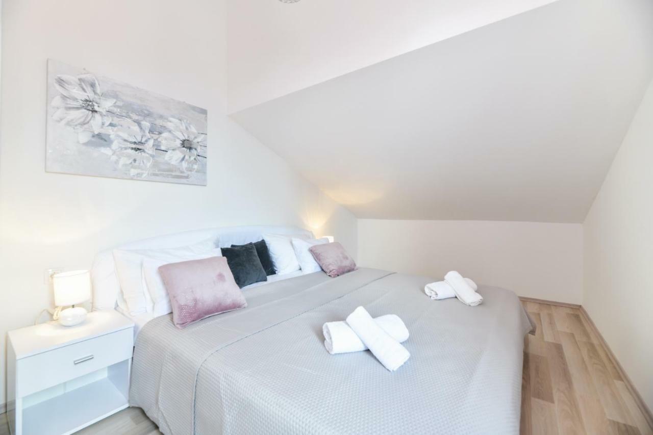Grey Apartment Old Town ザダル エクステリア 写真